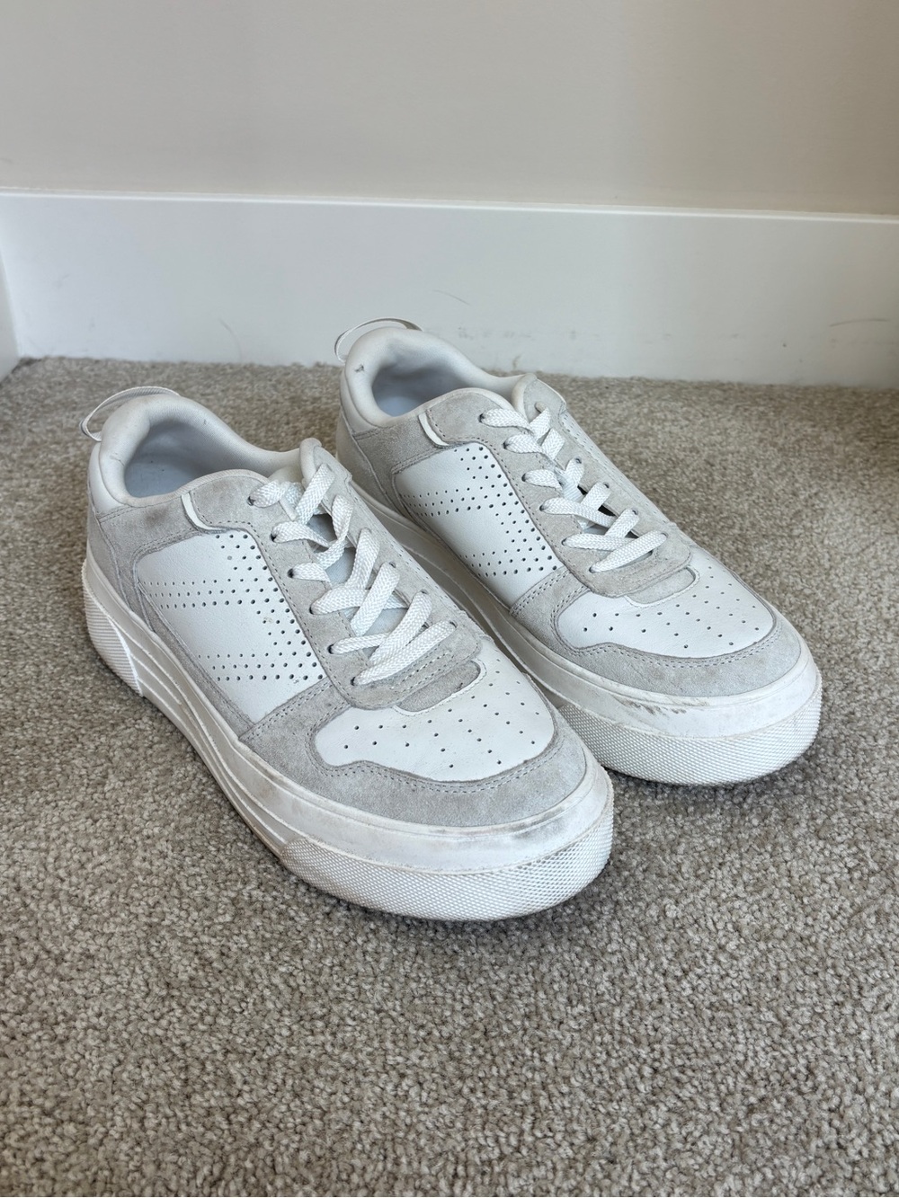 Le Tigre Womens TW-MIDTOWNLO White Gray Suede Platform Sneakers Size 8.5